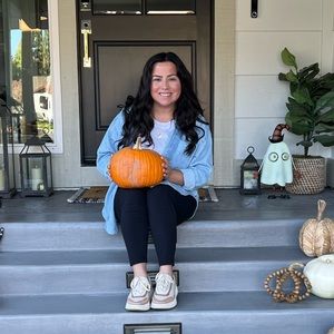 Meet your Posher, Laura